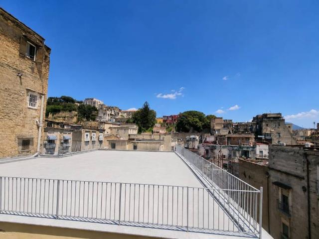 Palazzo / Stabile in vendita a Napoli NA