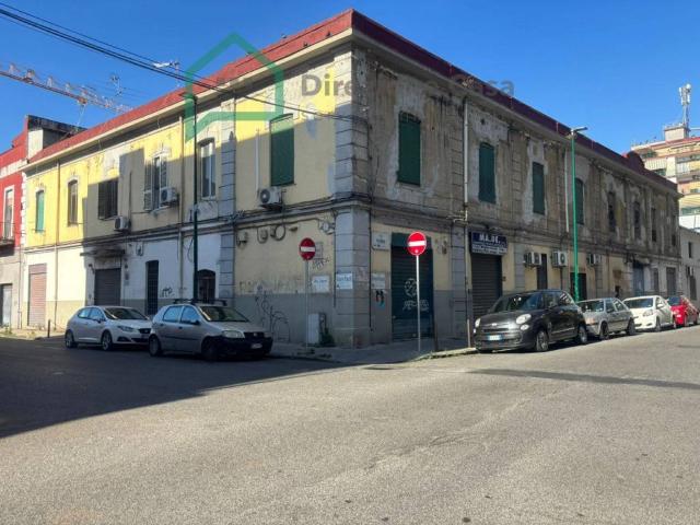Palazzo / Stabile in vendita a Napoli NA