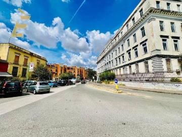 Palazzo / Stabile in vendita a Napoli NA