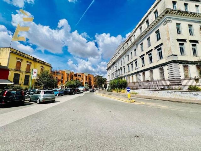Palazzo / Stabile in vendita a Napoli NA
