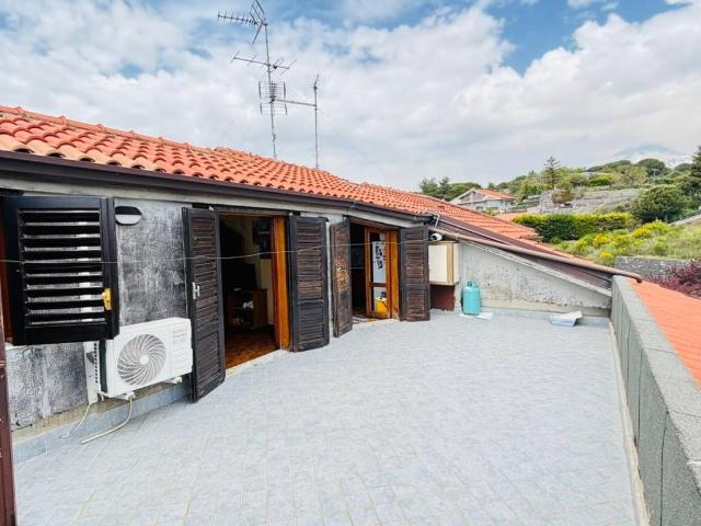Palazzo / Stabile in vendita a Nicolosi CT
