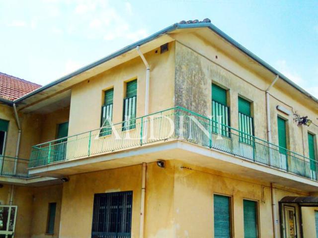 Palazzo / Stabile in vendita a Nicolosi CT