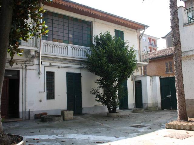 Palazzo / Stabile in vendita a Nichelino TO