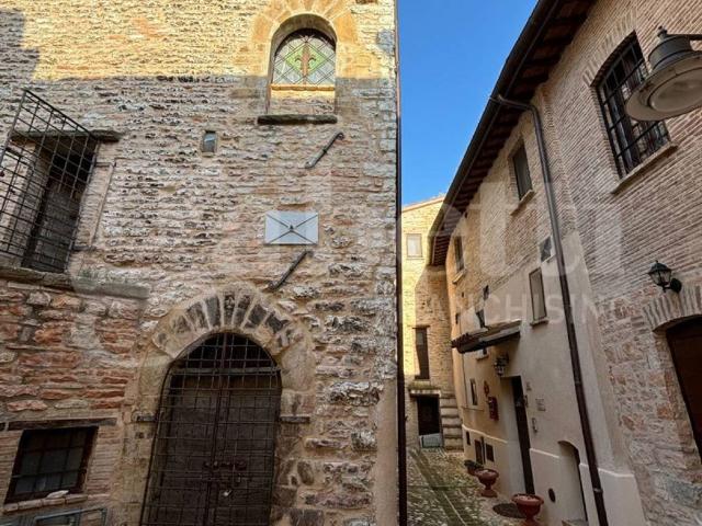 Palazzo / Stabile in vendita a Nocera Umbra PG
