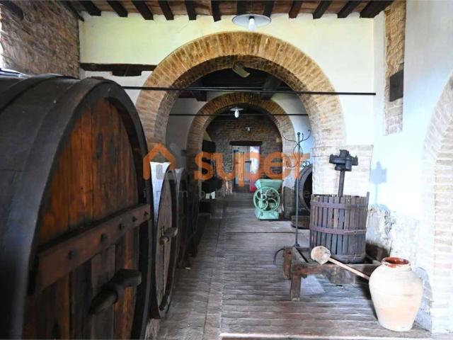 Palazzo / Stabile in vendita a Nocera Umbra PG