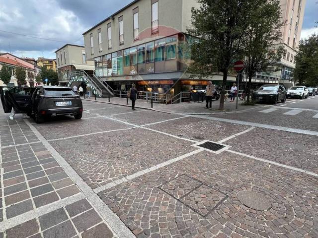 Palazzo / Stabile in vendita a Novate Milanese MI
