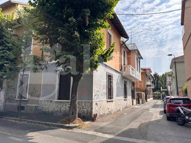 Palazzo / Stabile in vendita a Novate Milanese MI