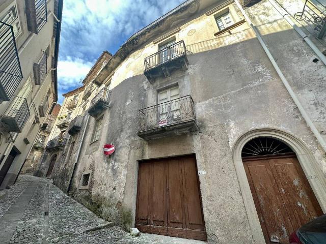Palazzo / Stabile in vendita a Novara di Sicilia ME