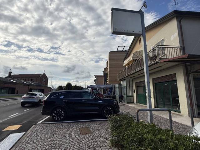 Palazzo / Stabile in vendita a Noventa Padovana PD