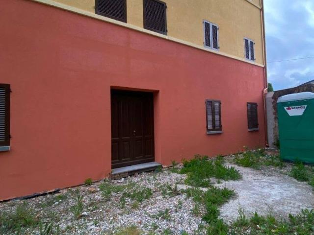 Palazzo / Stabile in vendita a Novi di Modena MO
