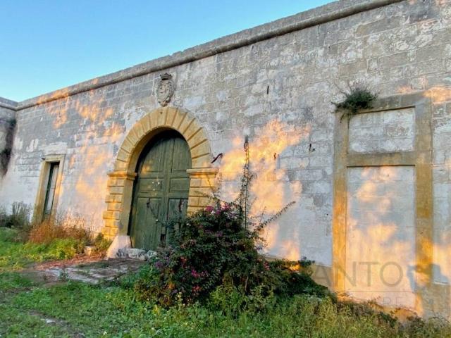 Palazzo / Stabile in vendita a Otranto LE