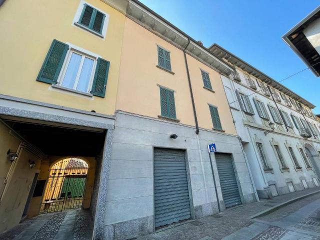 Palazzo / Stabile in vendita a Oggiono LC