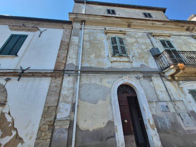 Palazzo / Stabile in vendita a Ortona CH