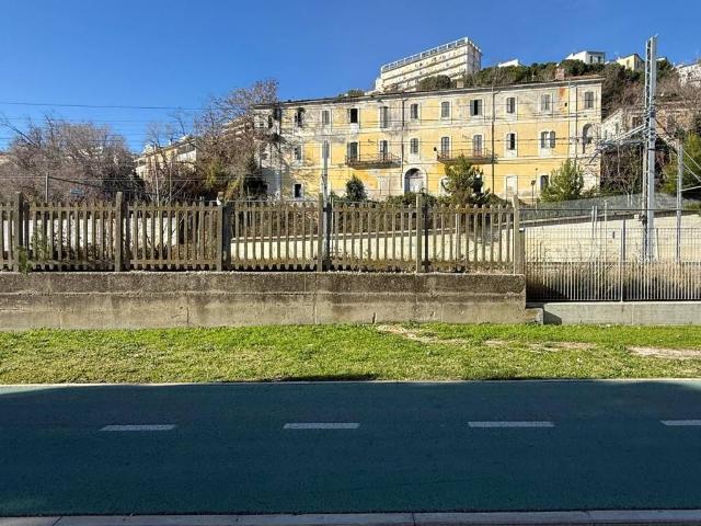Palazzo / Stabile in vendita a Ortona CH