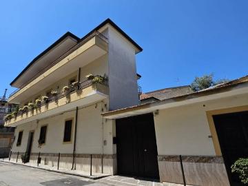 Palazzo / Stabile in vendita a Orta di Atella CE