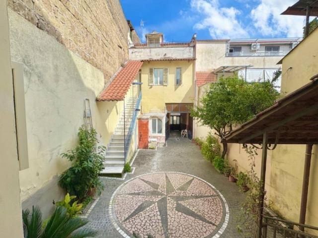 Palazzo / Stabile in vendita a Orta di Atella CE