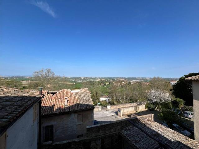Palazzo / Stabile in vendita a Ostra AN
