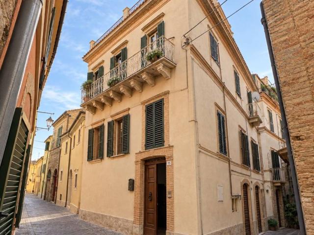 Palazzo / Stabile in vendita a Atri TE