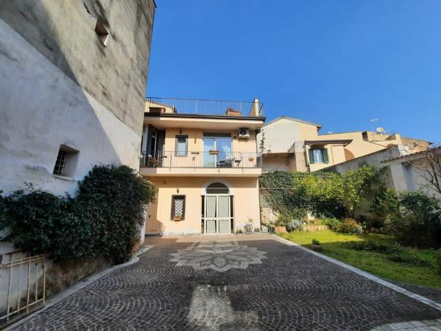 Palazzo / Stabile in vendita a Aversa CE