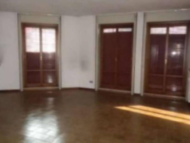 Palazzo / Stabile in vendita a Azzate VA