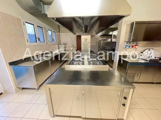 Palazzo / Stabile in vendita a Azzano Decimo PN