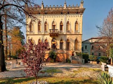 Palazzo / Stabile in vendita a Abano Terme PD
