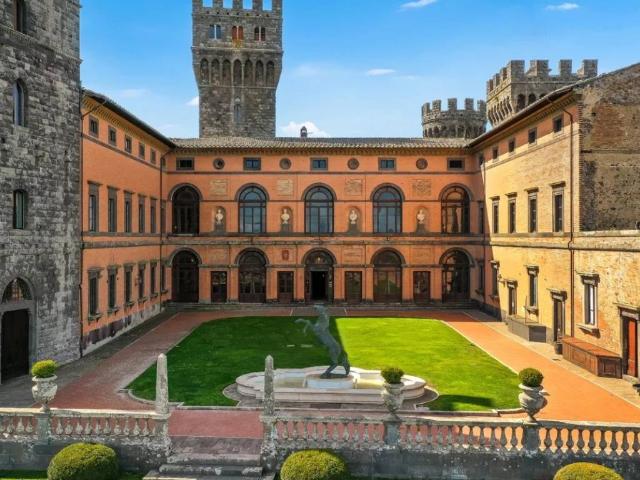 Palazzo / Stabile in vendita a Acquapendente VT