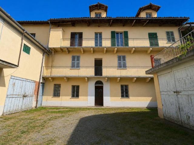 Palazzo / Stabile in vendita a Acqui Terme AL