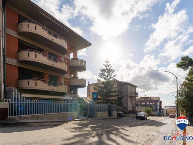 Palazzo / Stabile in vendita a Adrano CT
