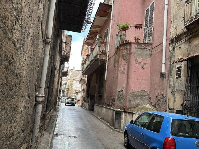 Palazzo / Stabile in vendita a Afragola NA