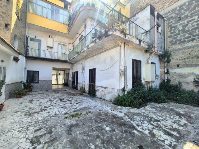 Palazzo / Stabile in vendita a Afragola NA