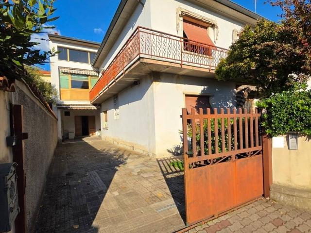 Palazzo / Stabile in vendita a Agliana PT