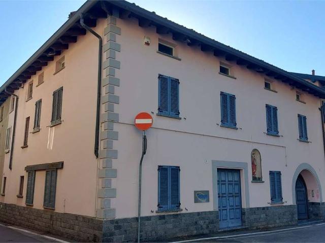 Palazzo / Stabile in vendita a Airuno LC