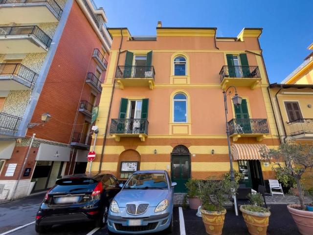 Palazzo / Stabile in vendita a Alassio SV