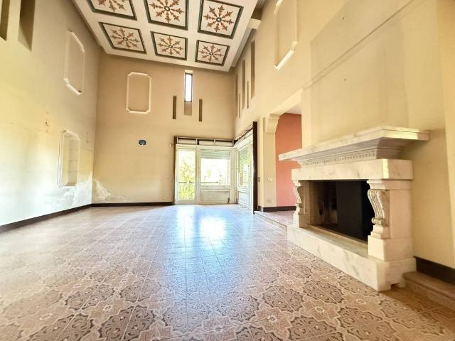 Palazzo / Stabile in vendita a Alba CN