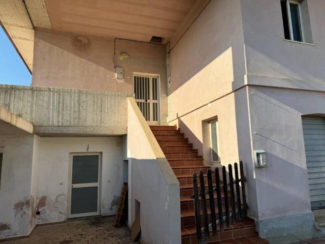 Palazzo / Stabile in vendita a Alba Adriatica TE