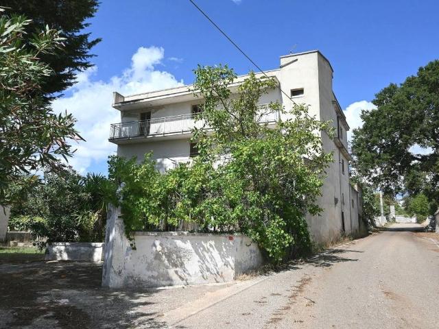 Palazzo / Stabile in vendita a Alberobello BA