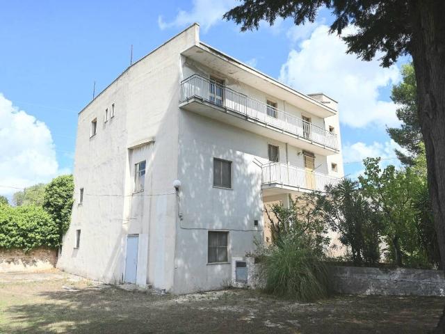 Palazzo / Stabile in vendita a Alberobello BA