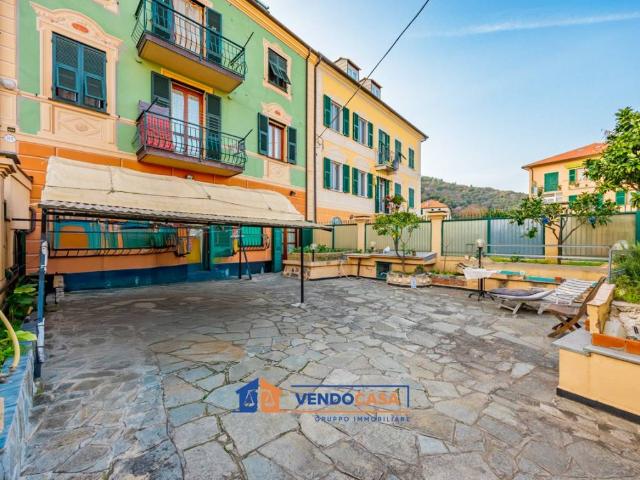 Palazzo / Stabile in vendita a Albisola Superiore SV