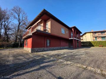 Palazzo / Stabile in vendita a Almenno San Bartolomeo BG