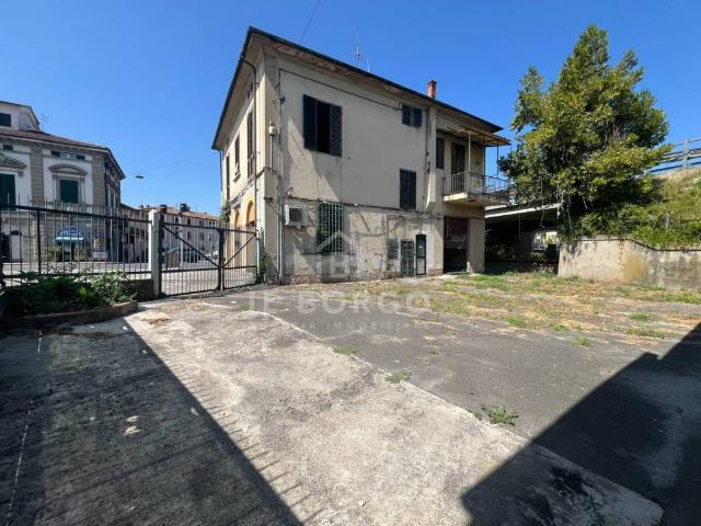 Palazzo / Stabile in vendita a Altopascio LU