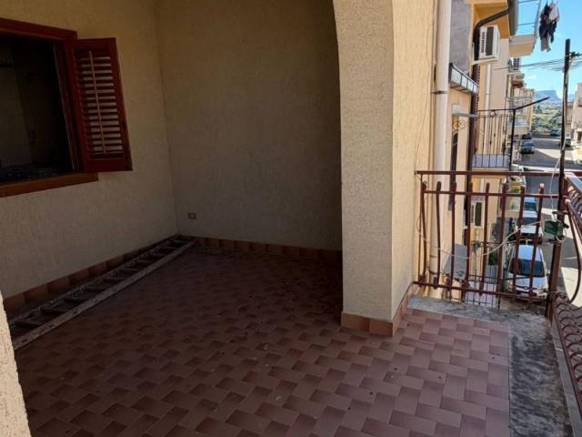 Palazzo / Stabile in vendita a Altavilla Milicia PA
