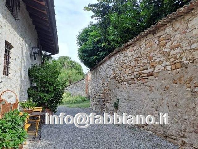 Palazzo / Stabile in vendita a Alta Val Tidone PC