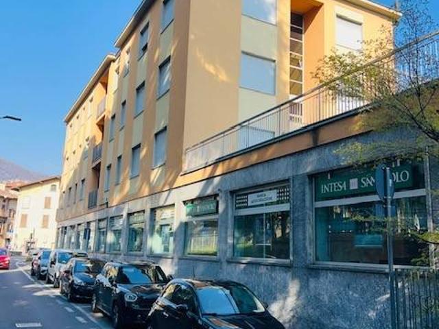 Palazzo / Stabile in vendita a Alzano Lombardo BG
