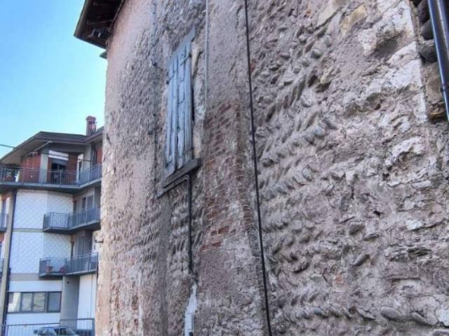 Palazzo / Stabile in vendita a Alzano Lombardo BG