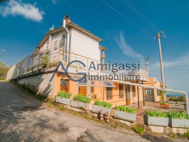 Palazzo / Stabile in vendita a Alzano Lombardo BG