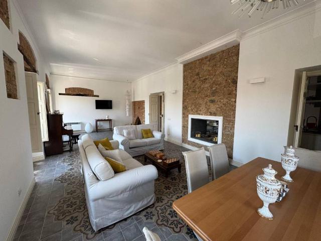 Palazzo / Stabile in vendita a Amaroni CZ