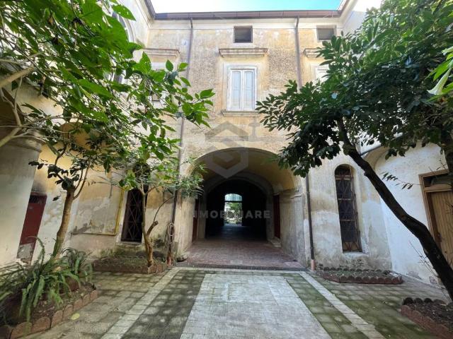 Palazzo / Stabile in vendita a Amorosi BN