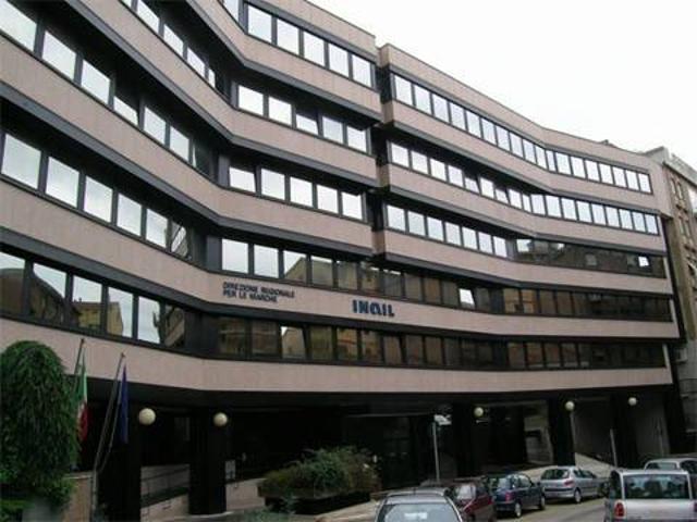 Palazzo / Stabile in vendita a Ancona AN