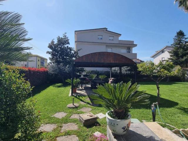 Palazzo / Stabile in vendita a Aprilia LT